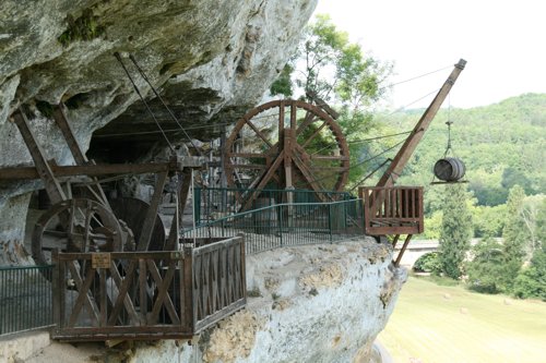 Höhlendorf von St Christoph mit altem Hebewerkzeug
