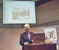 Jürgen Gensicke mit Laptop