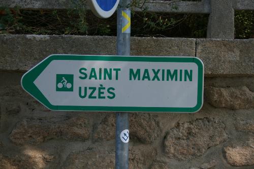 Radwegeschild des ausgeschilderten Radweges von Uzes zum Pont-du-Gard
