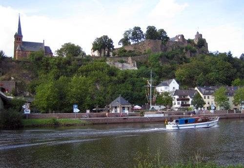 Blick auf die Burg von Saarburg