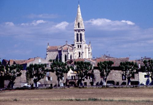 Kirche im Dorf