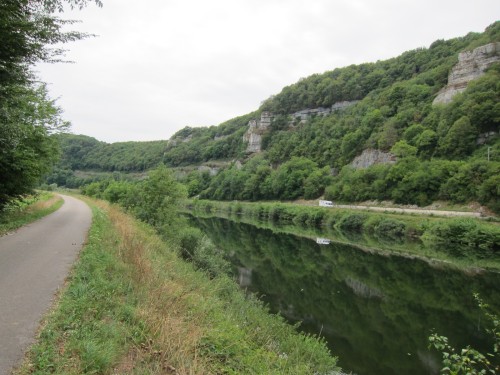 Doubs mit Radweg