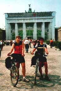 Bild mit Fahrrädern vor dem Brandenburger Tor