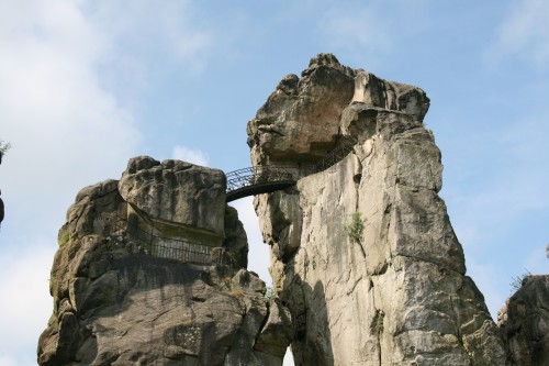 Brücken verbinden die Externsteine