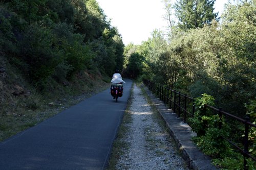 der Radweg von Sarlat zur Dordogne auf alter Bahnstrecke