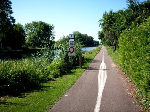 Radweg am Kanal in Frankreich