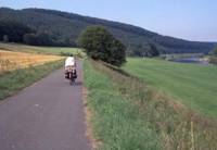 Landschaft mit Fulda-Radweg