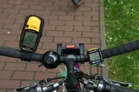 GPS-Gerät am Lenker montiert