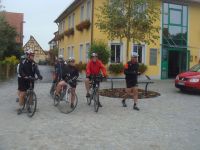 Eine kurze Verschauffpause bei der Ankunft am Altmühlradweg