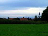 Altomünster mit den Alpen im Hintergrund