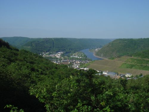 Blick vom Hunsrück auf die Mosel bei Karden