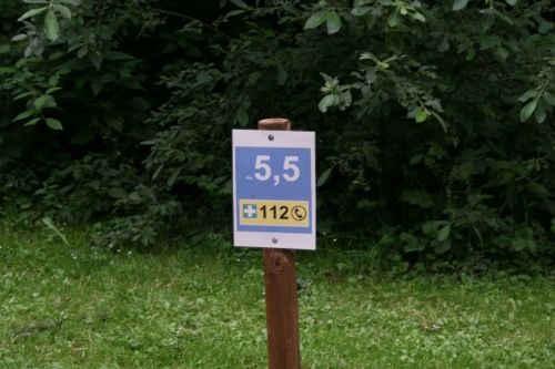 Vennbahnradweg-Kilometerschild-in-Stadt-Aachen